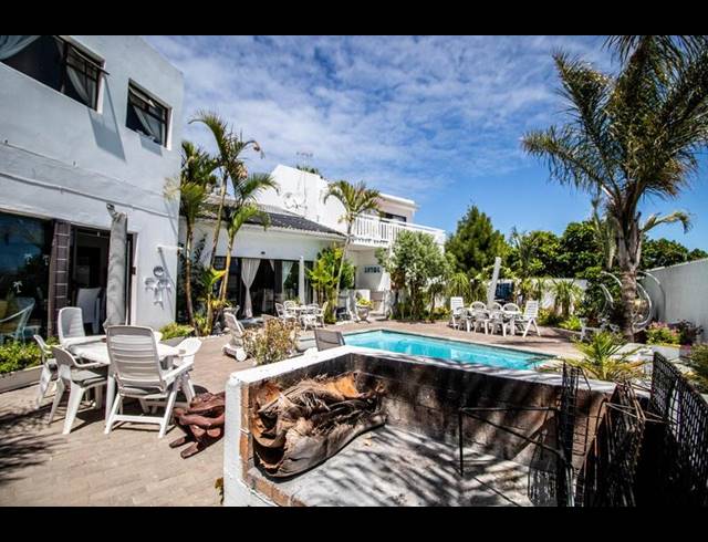 8 BEDROOM HOUSE FOR SALE IN COUNTRY CLUB